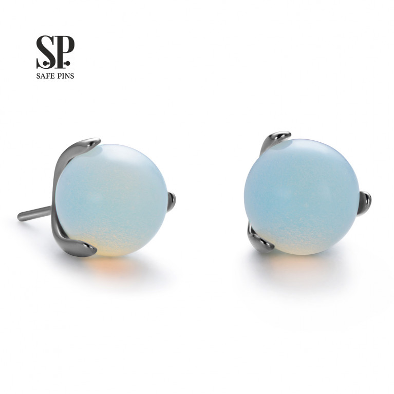 Opalite ball in paws (Threadless)