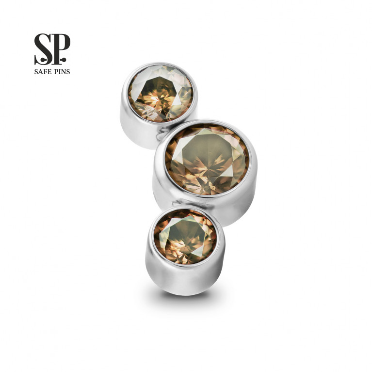 Cluster with three CZ crystals